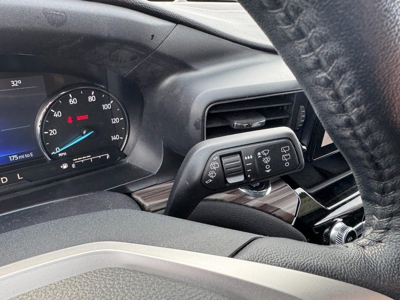 Ford Explorer Vehicle Full-screen Gallery Image 23