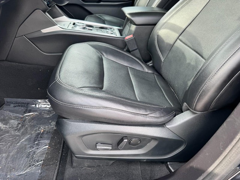 Ford Explorer Vehicle Full-screen Gallery Image 26