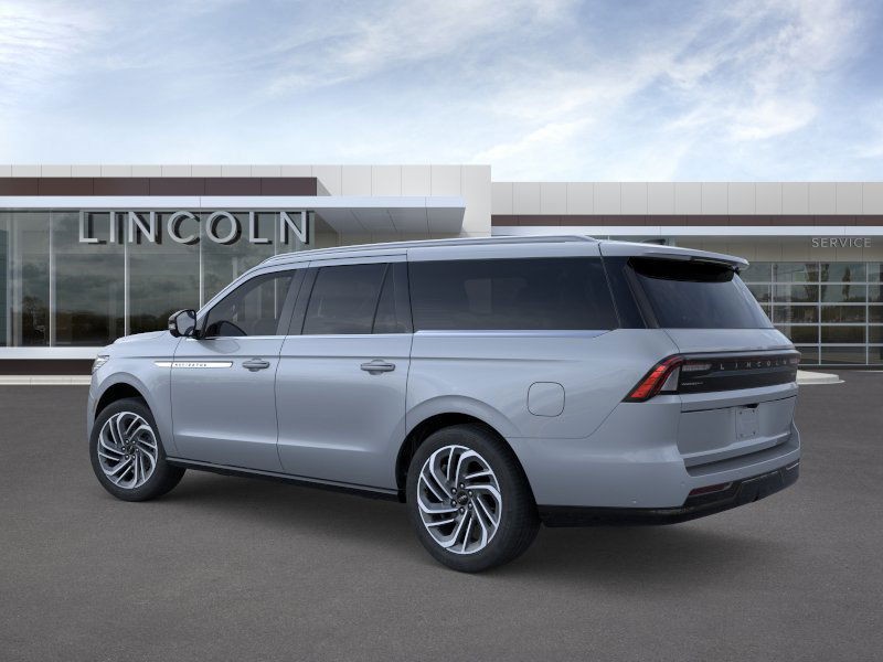 Lincoln Navigator L Vehicle Full-screen Gallery Image 04