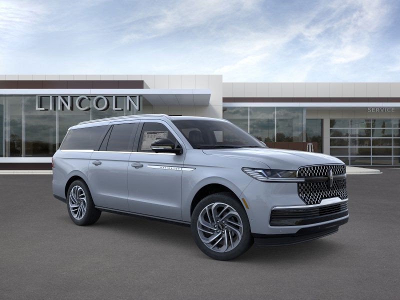Lincoln Navigator L Vehicle Full-screen Gallery Image 07