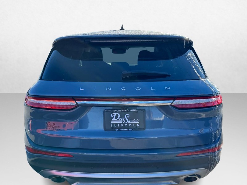 Lincoln Corsair Vehicle Full-screen Gallery Image 06