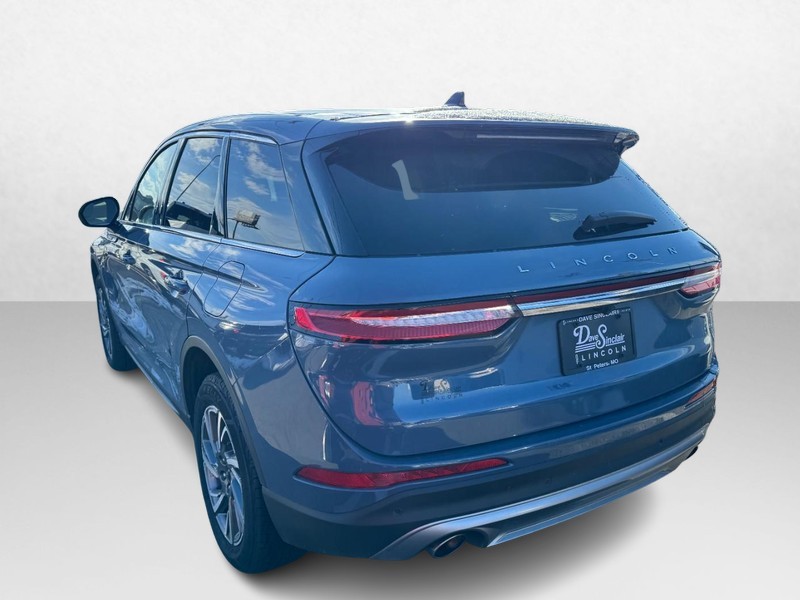 Lincoln Corsair Vehicle Full-screen Gallery Image 07