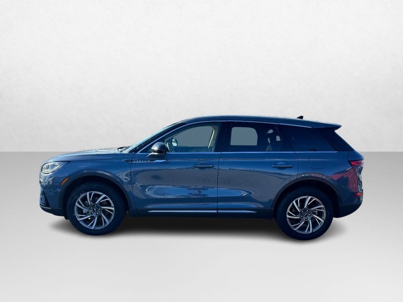 Lincoln Corsair Vehicle Full-screen Gallery Image 08