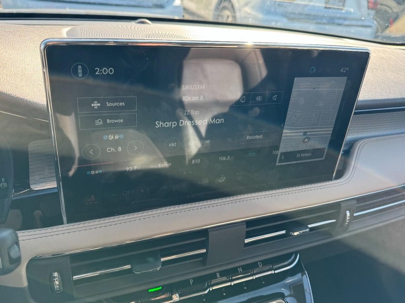 Lincoln Corsair Vehicle Full-screen Gallery Image 16