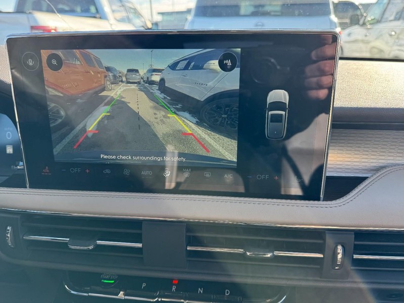 Lincoln Corsair Vehicle Full-screen Gallery Image 24