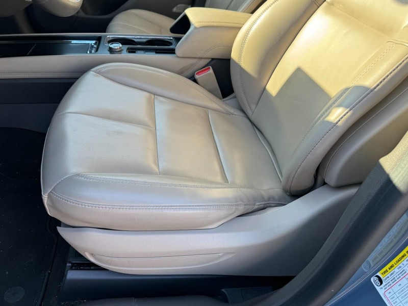 Lincoln Corsair Vehicle Full-screen Gallery Image 26