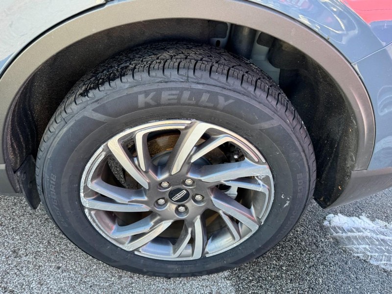 Lincoln Corsair Vehicle Full-screen Gallery Image 27