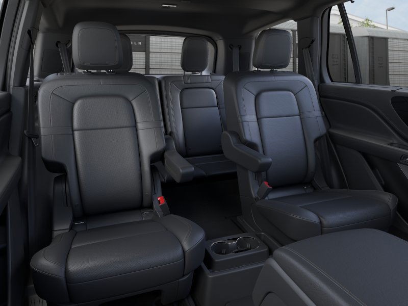 Lincoln Aviator Vehicle Full-screen Gallery Image 11