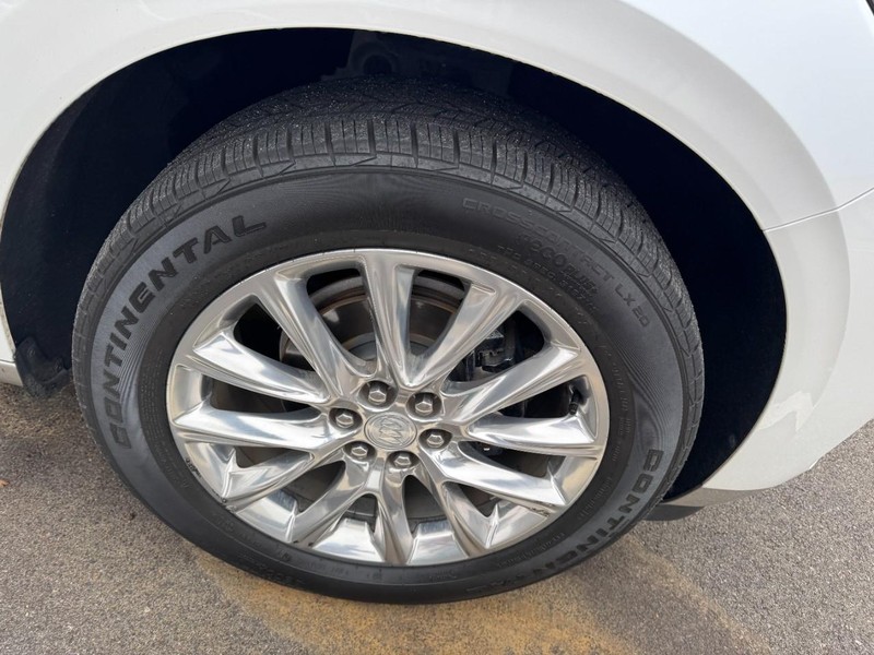 Buick Enclave Vehicle Full-screen Gallery Image 04