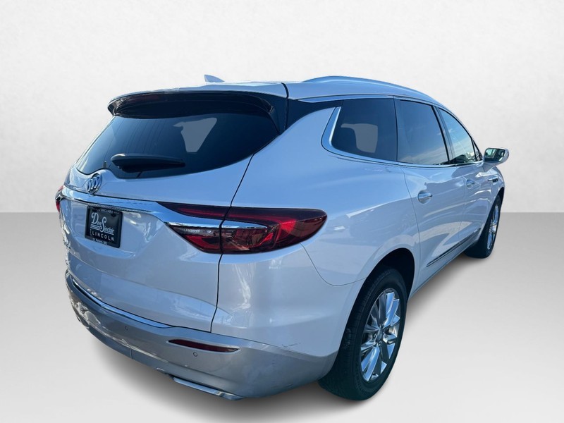 Buick Enclave Vehicle Full-screen Gallery Image 05