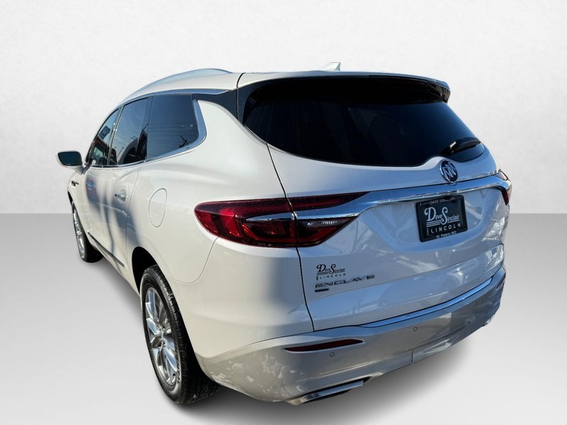 Buick Enclave Vehicle Full-screen Gallery Image 07