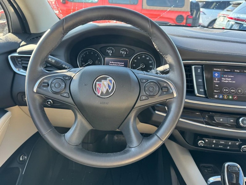 Buick Enclave Vehicle Full-screen Gallery Image 10