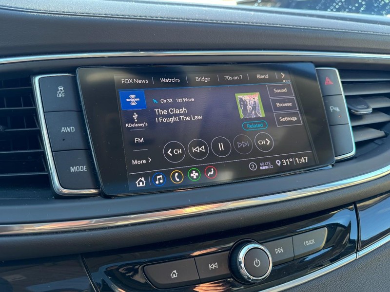 Buick Enclave Vehicle Full-screen Gallery Image 16