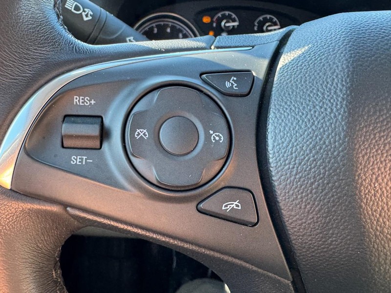 Buick Enclave Vehicle Full-screen Gallery Image 18