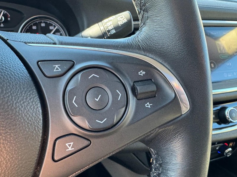 Buick Enclave Vehicle Full-screen Gallery Image 19