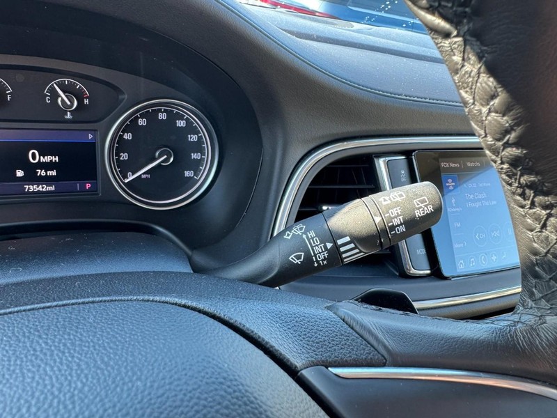 Buick Enclave Vehicle Full-screen Gallery Image 21