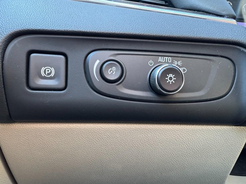 Buick Enclave Vehicle Full-screen Gallery Image 22