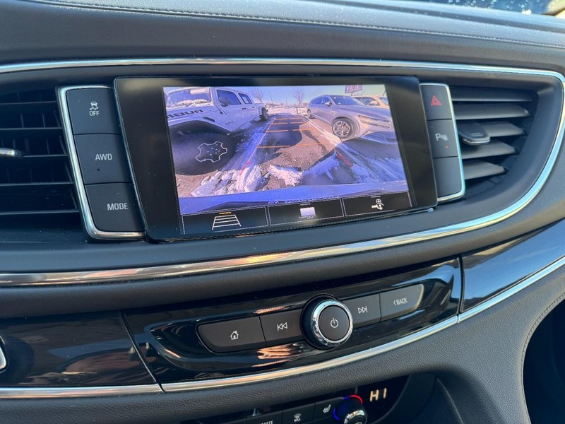 Buick Enclave Vehicle Full-screen Gallery Image 24