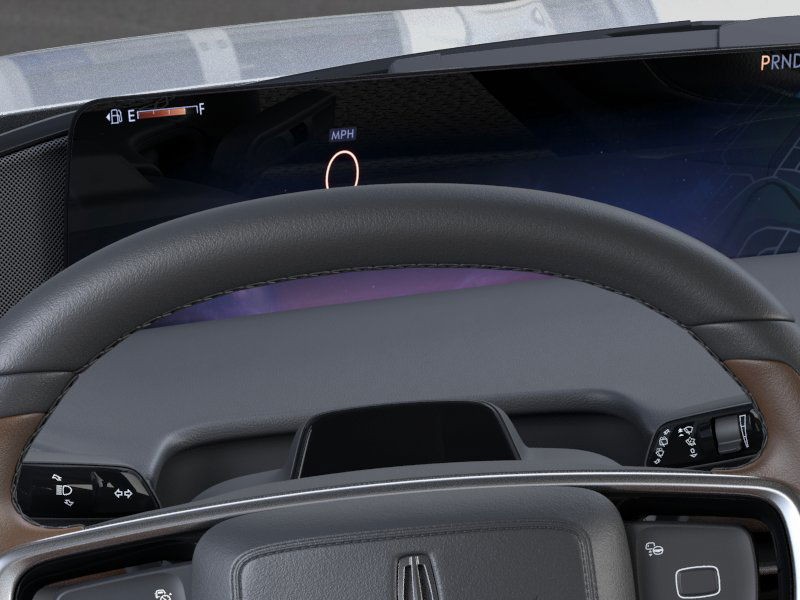 Lincoln Navigator Vehicle Full-screen Gallery Image 13