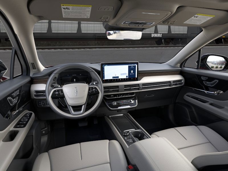 Lincoln Corsair Vehicle Full-screen Gallery Image 09