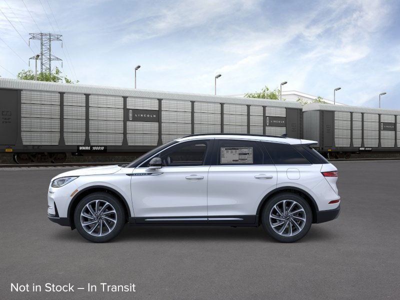 Lincoln Corsair Vehicle Full-screen Gallery Image 03