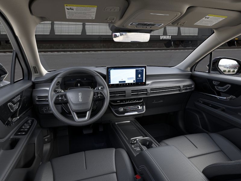 Lincoln Corsair Vehicle Full-screen Gallery Image 09