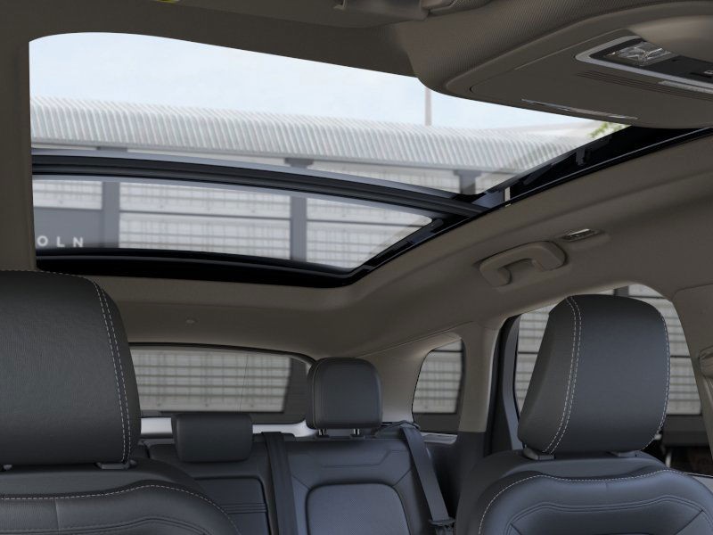 Lincoln Corsair Vehicle Full-screen Gallery Image 22