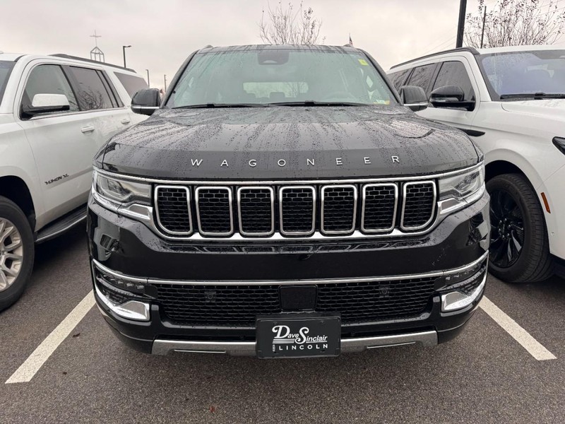 Jeep Wagoneer Vehicle Full-screen Gallery Image 02