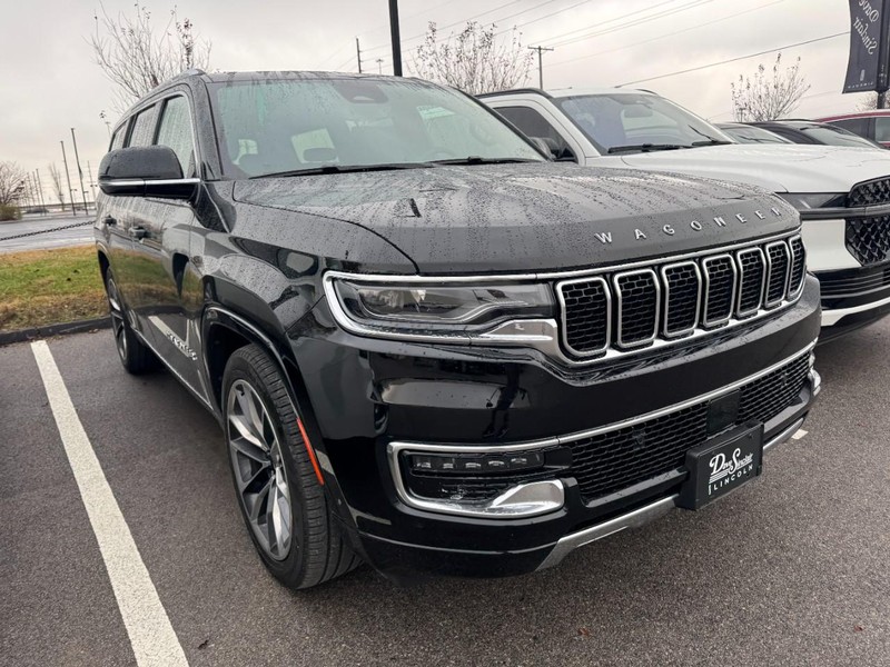 Jeep Wagoneer Vehicle Full-screen Gallery Image 03