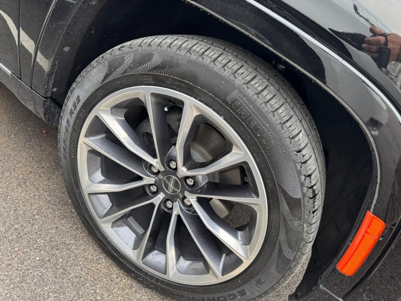 Jeep Wagoneer Vehicle Full-screen Gallery Image 04