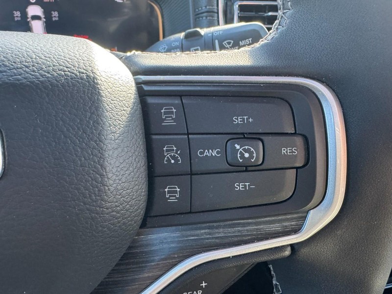 Jeep Wagoneer Vehicle Full-screen Gallery Image 19