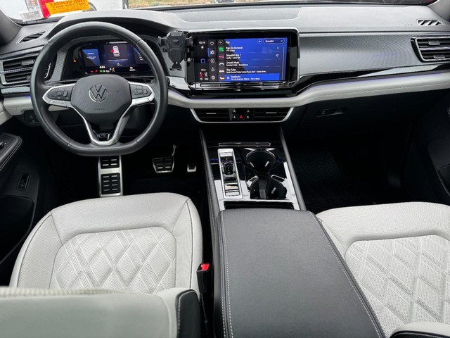 2025 Volkswagen Atlas Cross Sport 2.0T SEL Premium R-Line thumbnail image 09