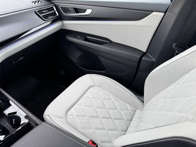 2025 Volkswagen Atlas Cross Sport 2.0T SEL Premium R-Line thumbnail image 11
