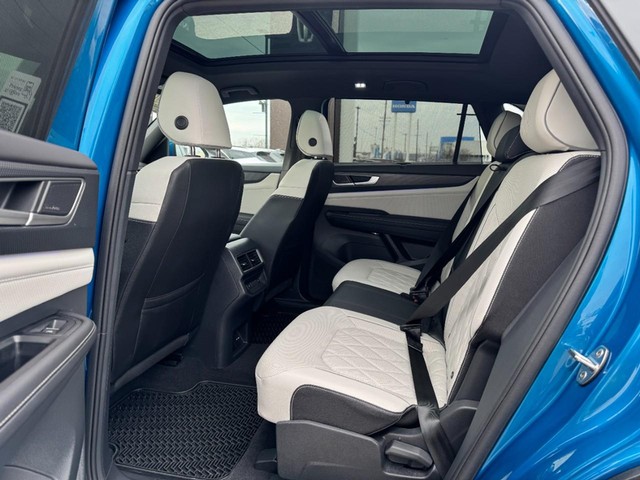 2025 Volkswagen Atlas Cross Sport 2.0T SEL Premium R-Line thumbnail image 12
