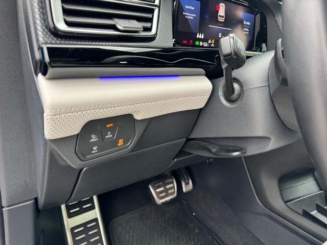 2025 Volkswagen Atlas Cross Sport 2.0T SEL Premium R-Line thumbnail image 14
