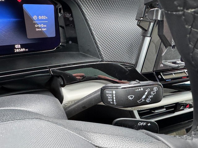 2025 Volkswagen Atlas Cross Sport 2.0T SEL Premium R-Line thumbnail image 21