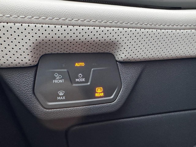 2025 Volkswagen Atlas Cross Sport 2.0T SEL Premium R-Line thumbnail image 22