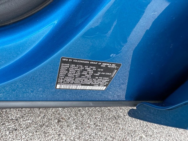 Volkswagen Atlas Cross Sport Vehicle Full-screen Gallery Image 28