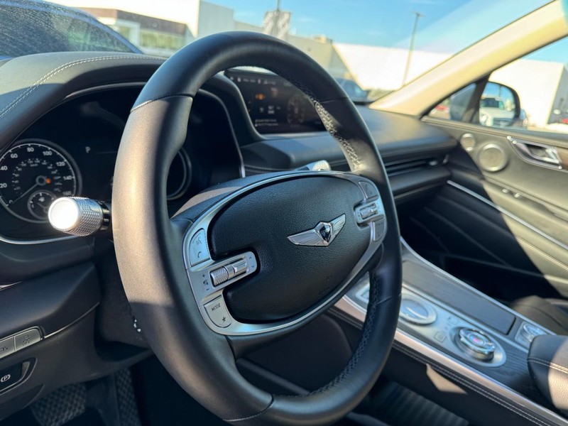 Genesis GV80 Vehicle Full-screen Gallery Image 15