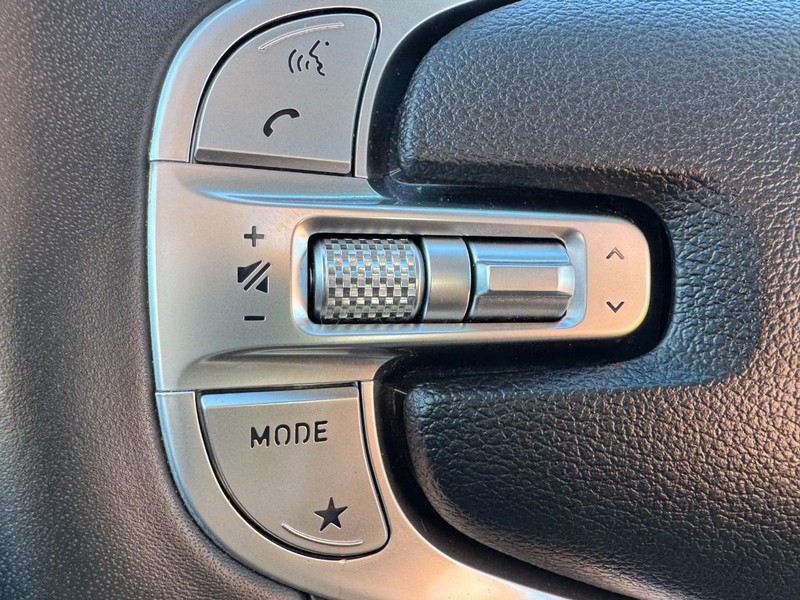 Genesis GV80 Vehicle Full-screen Gallery Image 18