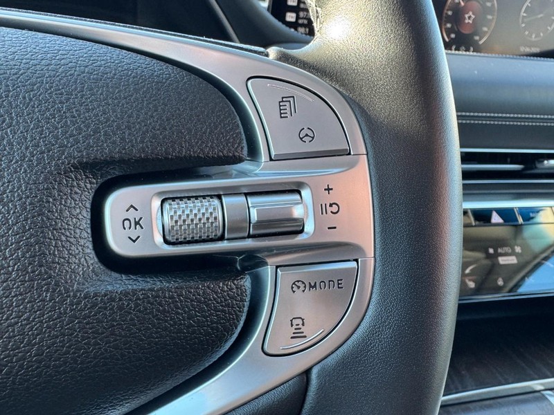 Genesis GV80 Vehicle Full-screen Gallery Image 19