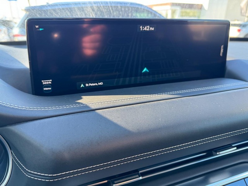 Genesis GV80 Vehicle Full-screen Gallery Image 21