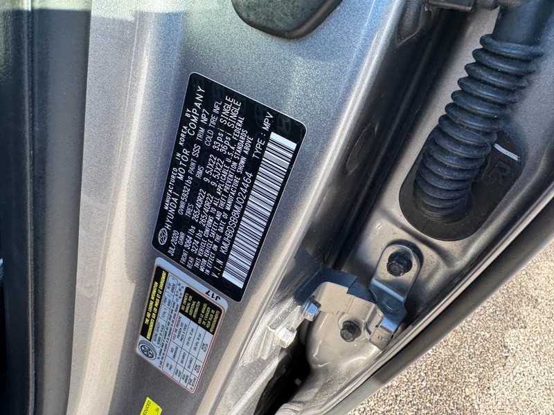 Genesis GV80 Vehicle Full-screen Gallery Image 26