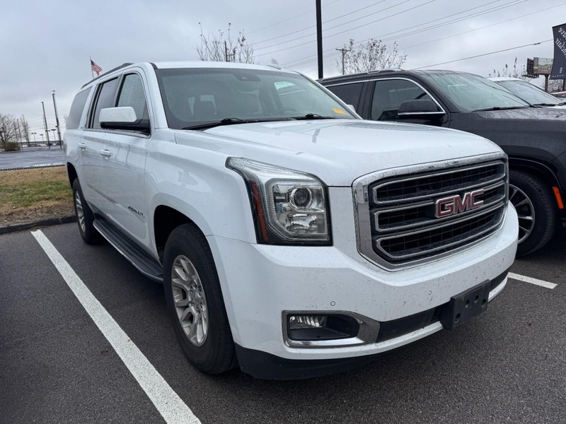 GMC Yukon XL Vehicle Full-screen Gallery Image 03