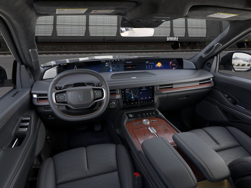Lincoln Navigator Vehicle Full-screen Gallery Image 09