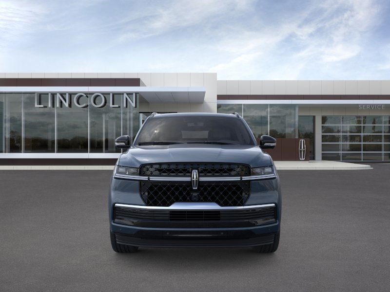 Lincoln Navigator Vehicle Full-screen Gallery Image 06