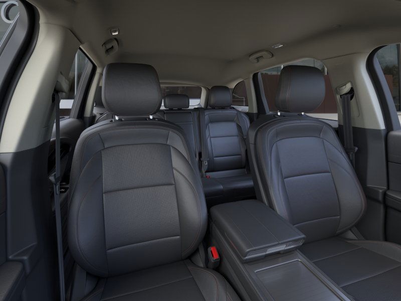 Lincoln Nautilus Vehicle Full-screen Gallery Image 10