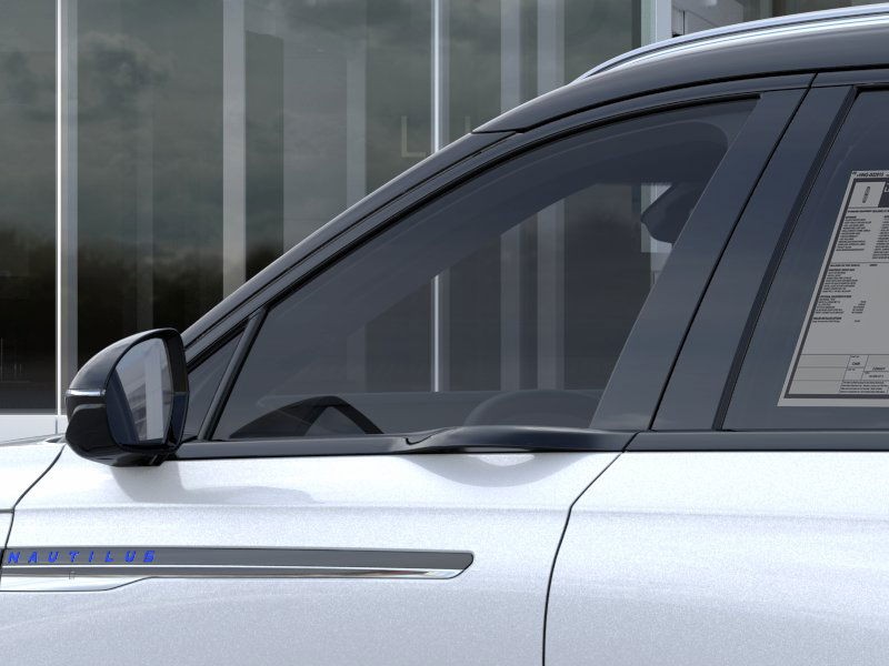 Lincoln Nautilus Vehicle Full-screen Gallery Image 20