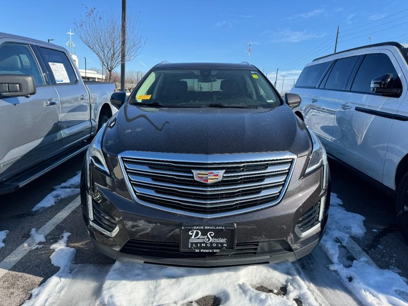 Cadillac XT5 Vehicle Full-screen Gallery Image 02