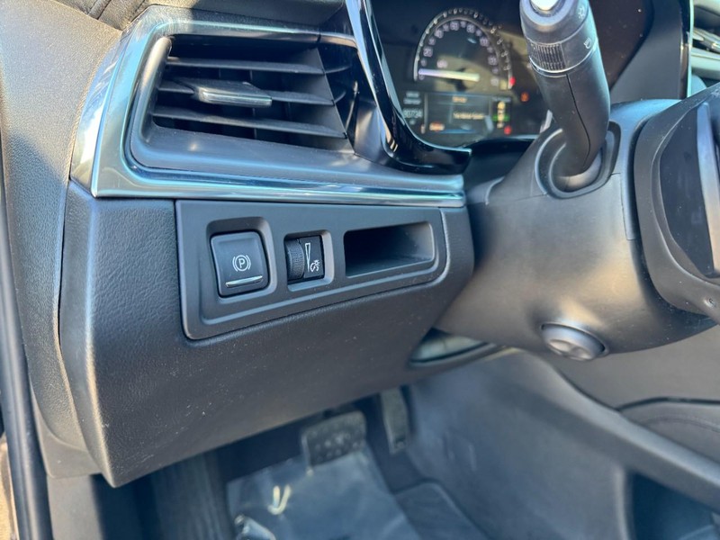 Cadillac XT5 Vehicle Full-screen Gallery Image 14